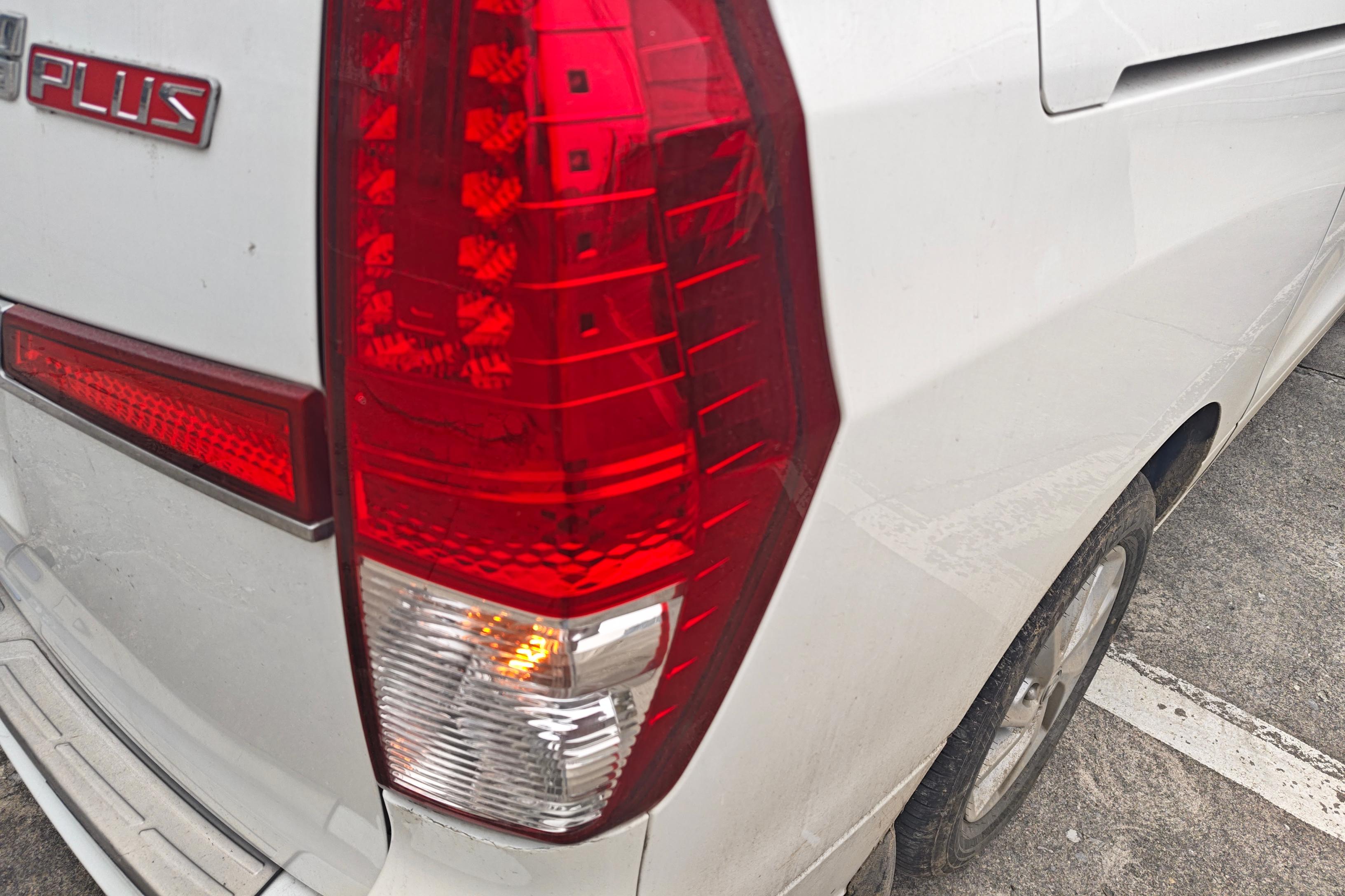 Forthing Lingzhi PLUS 2020 #9 Forthing Lingzhi PLUS 2020 car image #9