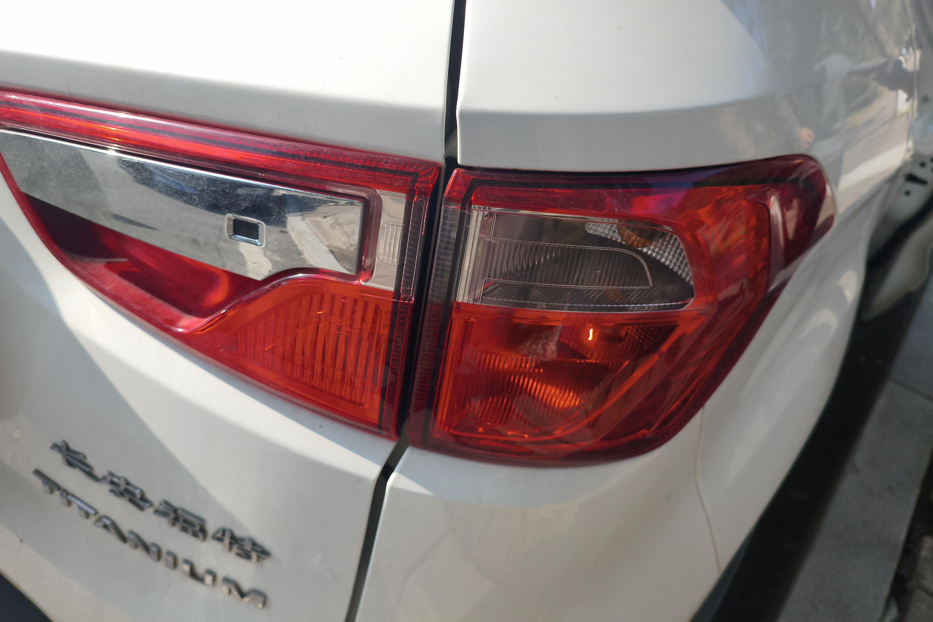 Ford EcoSport 2015 car image #9