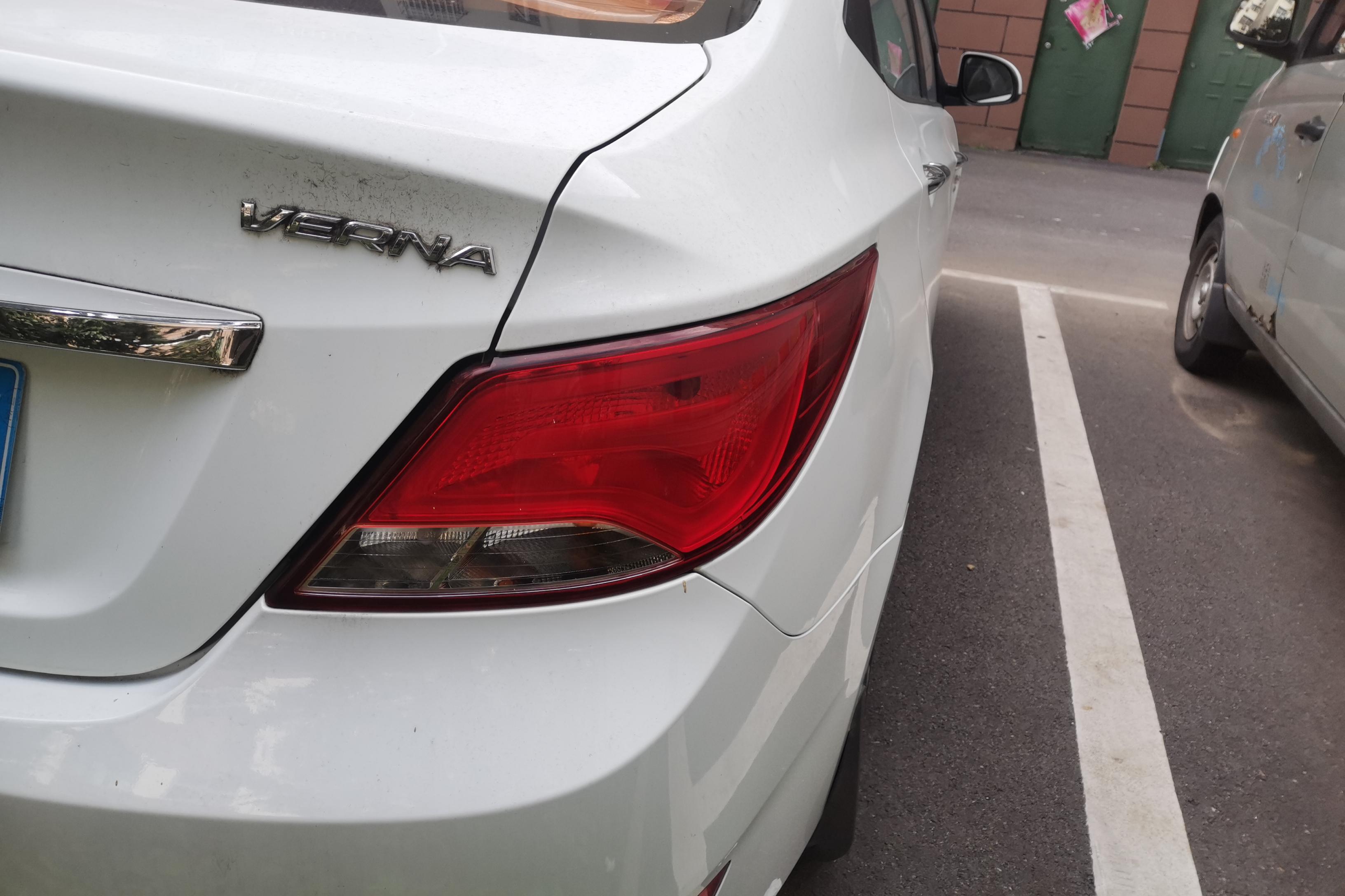 Hyundai Reina 2015 car image #9