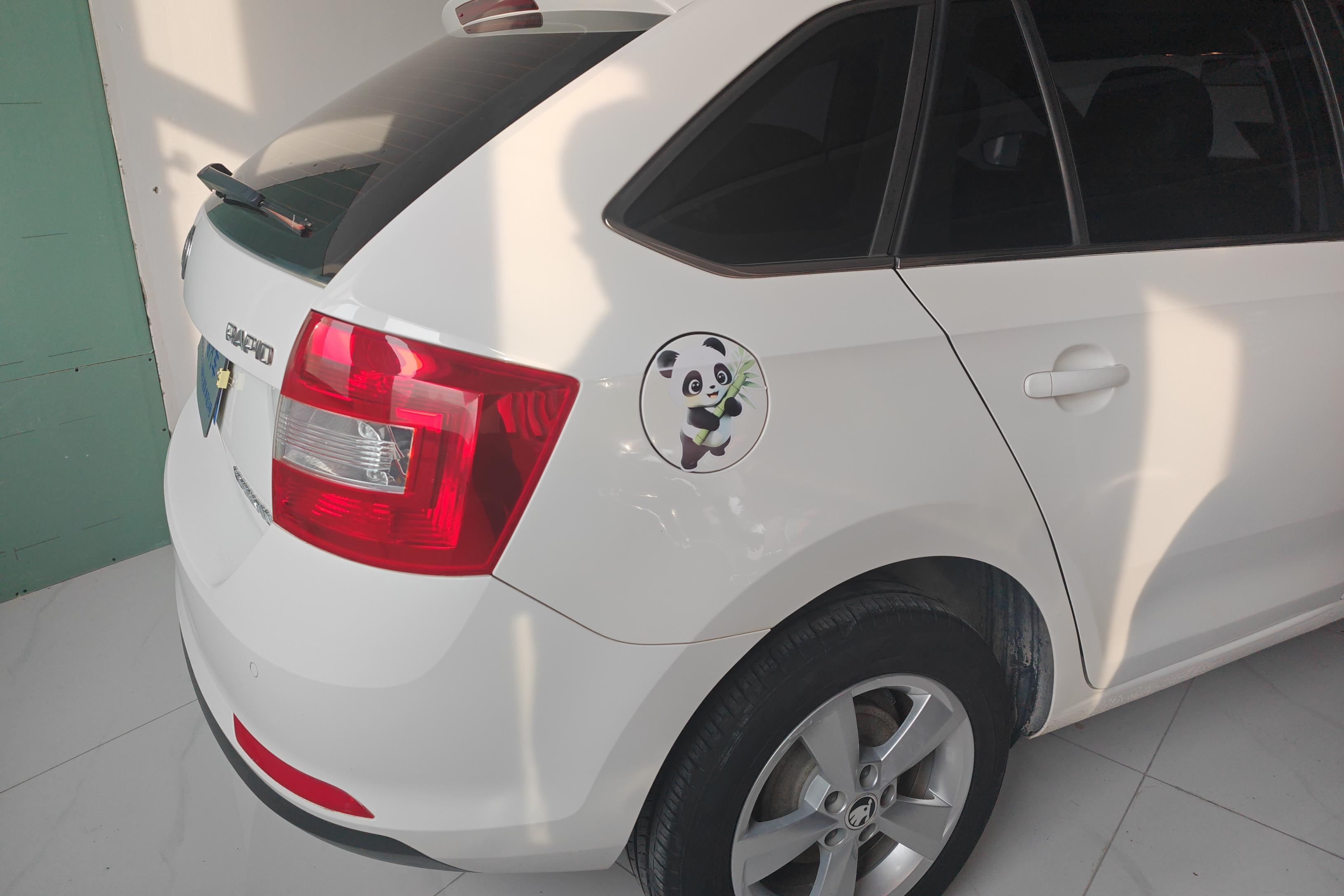 Skoda Rapid Spaceback 2017 car image #9