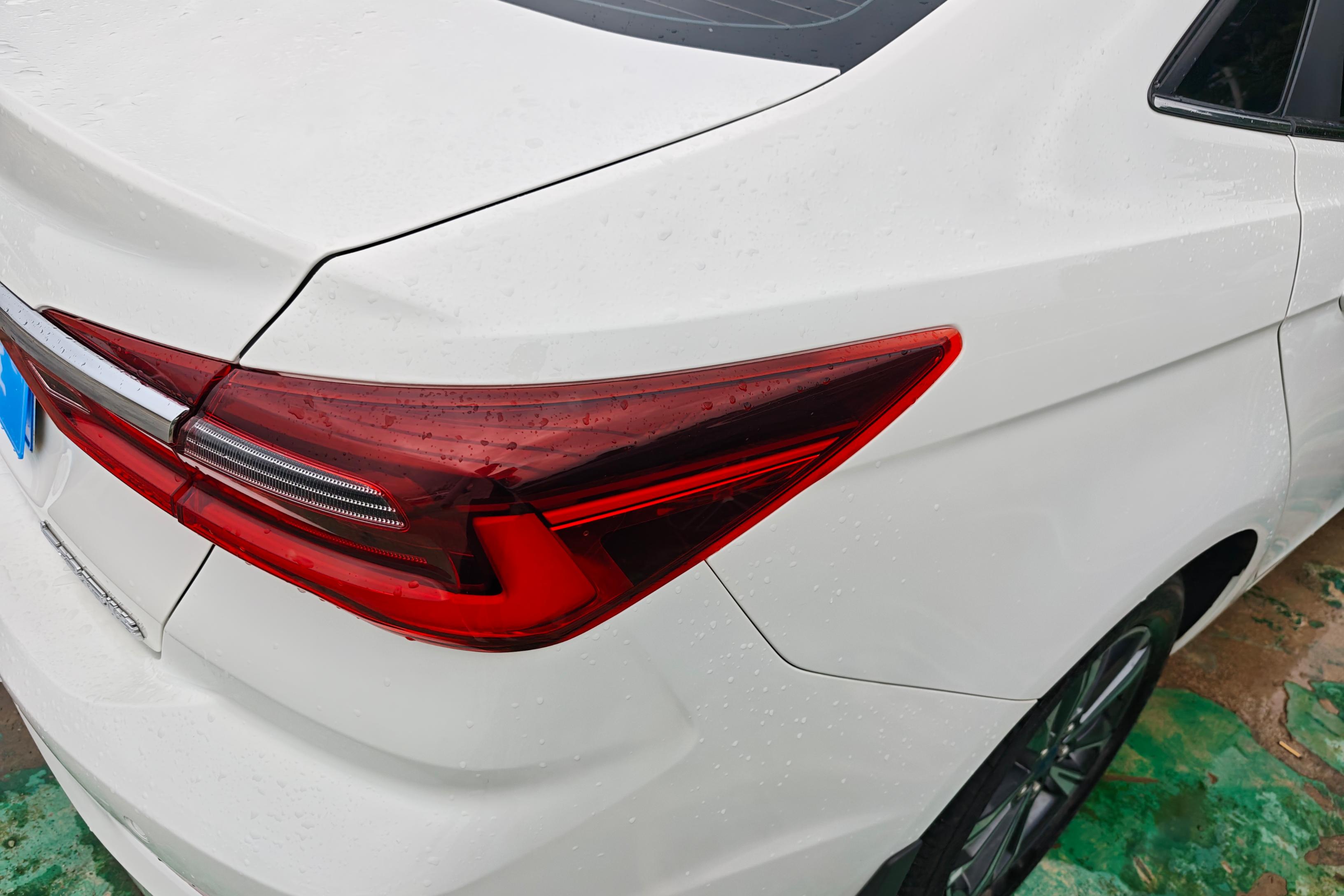 Ford Escort 2022 car image #9