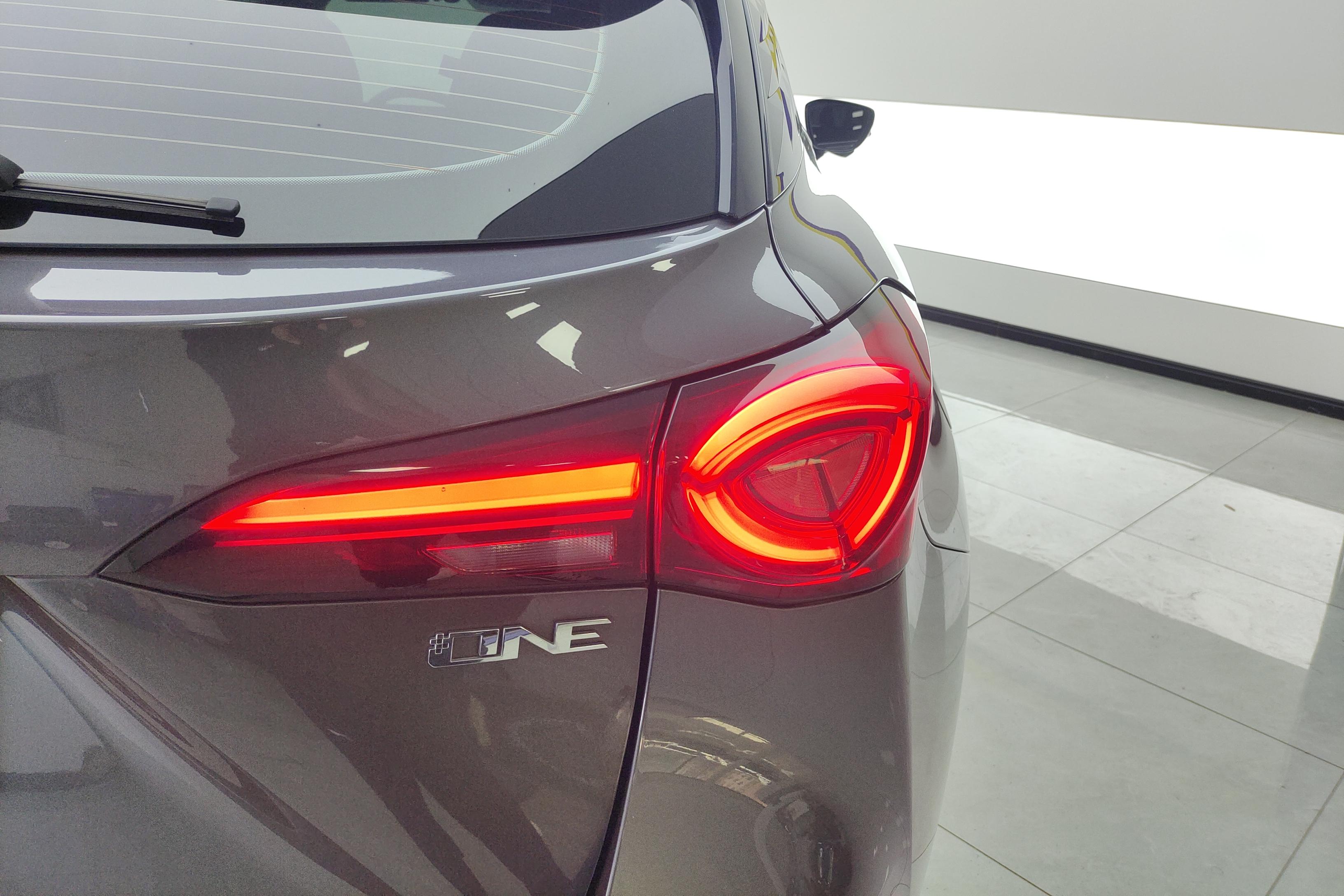 MG ES5 2022 car image #9