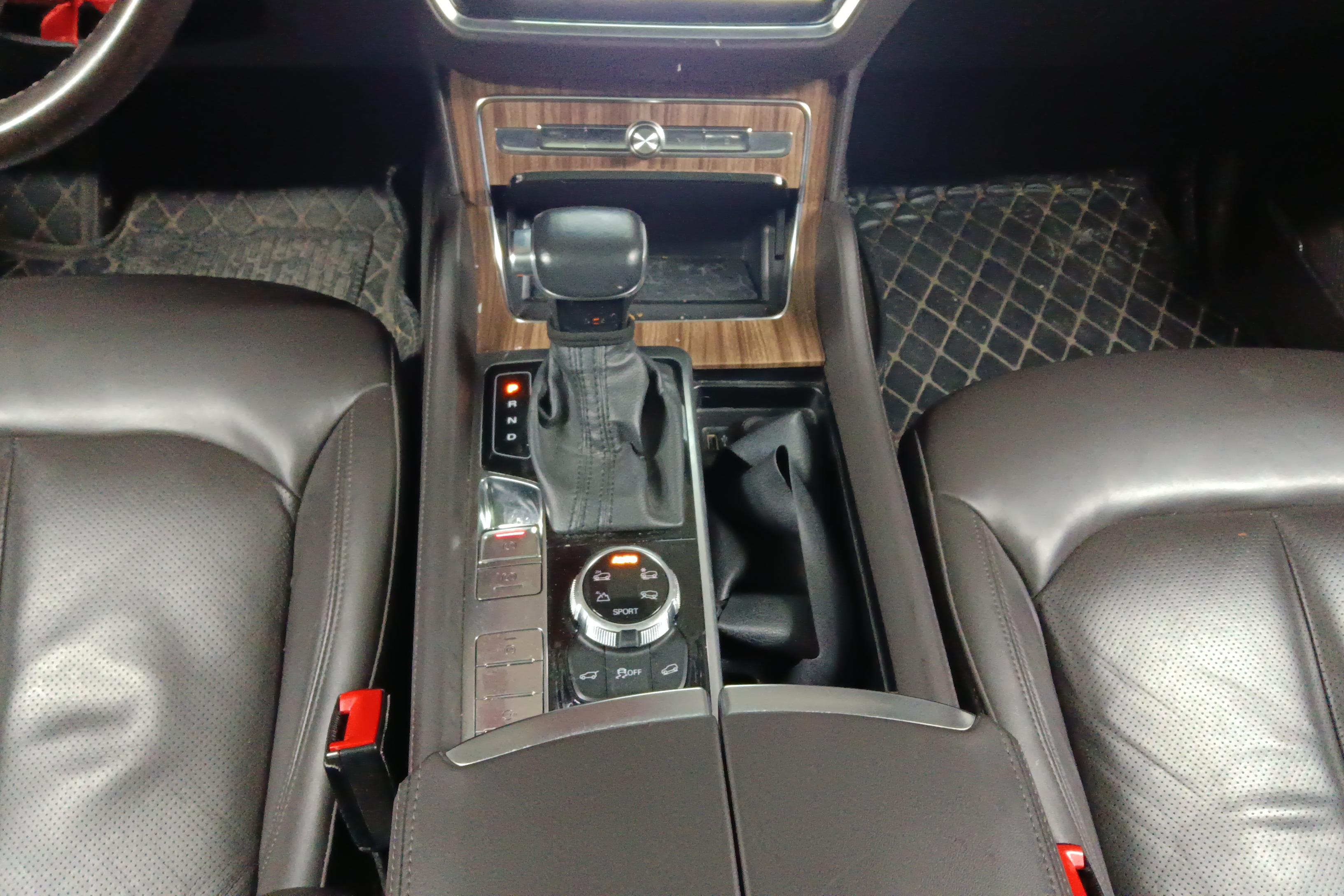 Roewe RX8 2018 изображение автомобиля #9