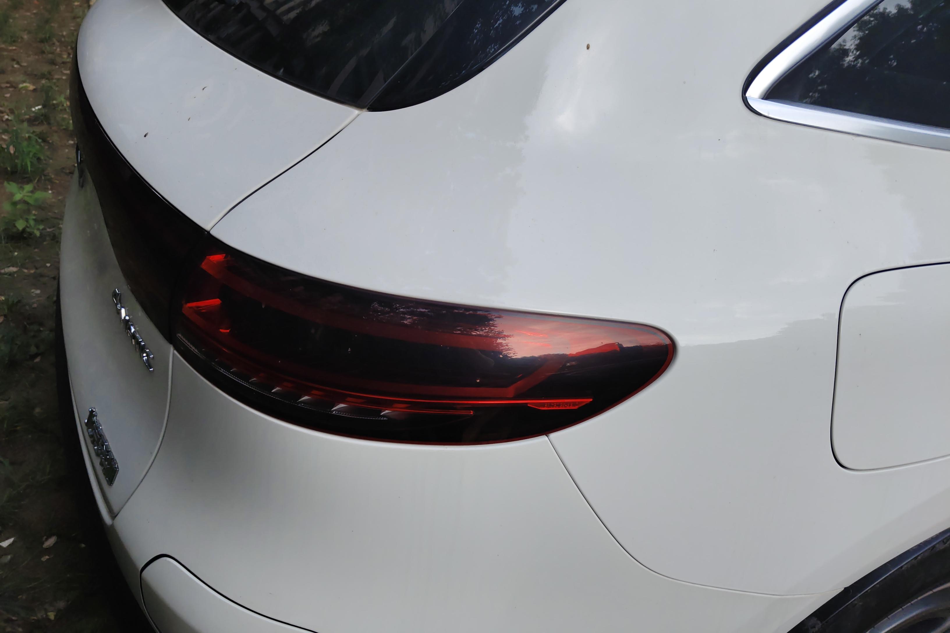 Mercedes-Benz EQC Class 2020 car image #9