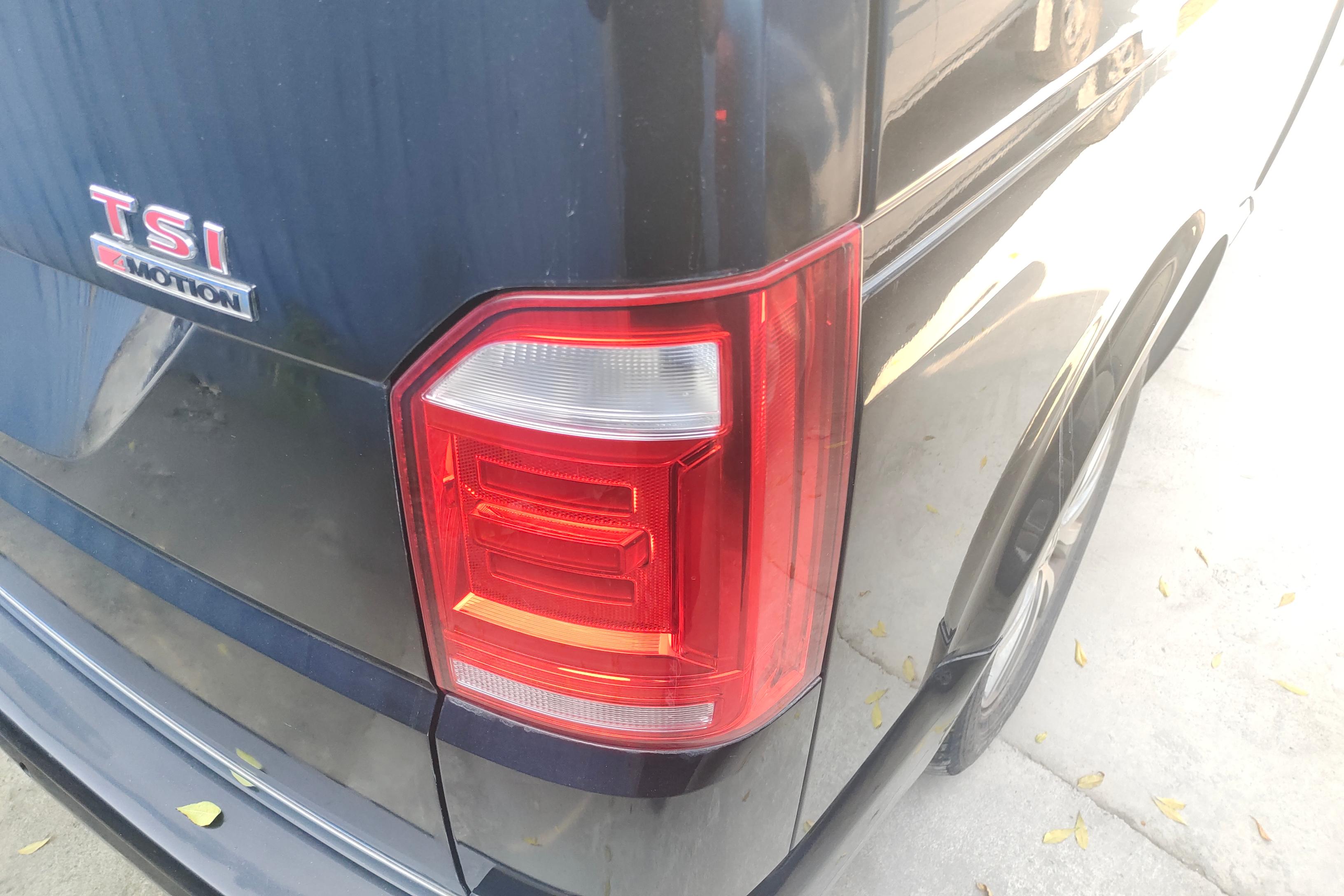 Volkswagen Caravelle 2018 car image #9