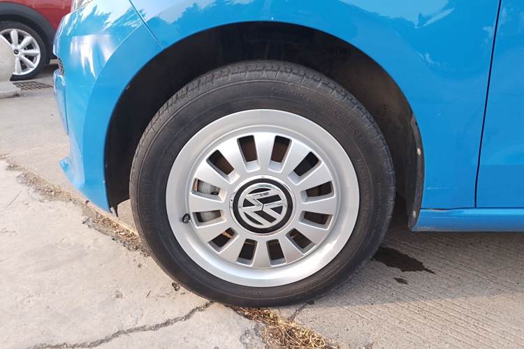 Volkswagen up! 2016 immagine di auto #9