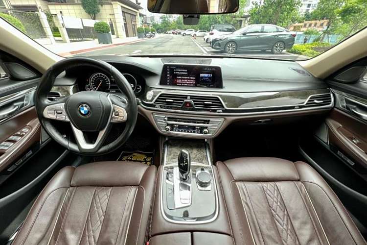 BMW M760Le 2017 #9 BMW M760Le 2017 car image #9