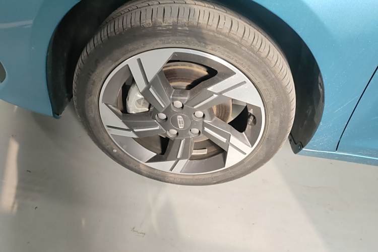 GEELY Emgrand L HiP 2023 car image #9