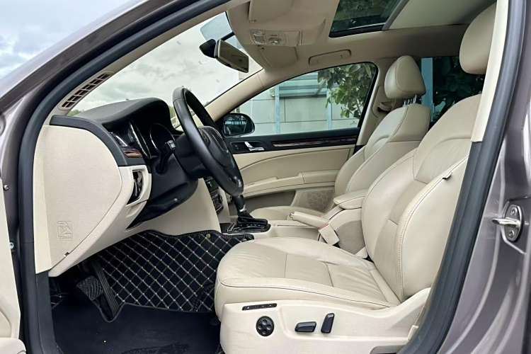 Skoda Superb Combi 2015 car image #9