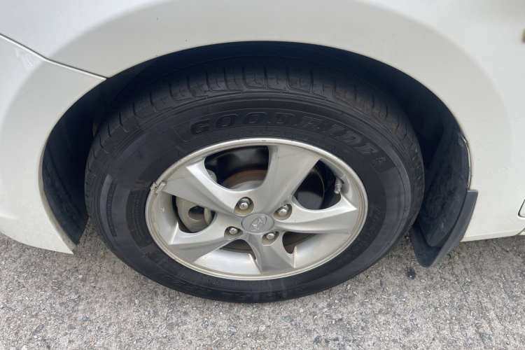 Hyundai Reina 2016 car image #9