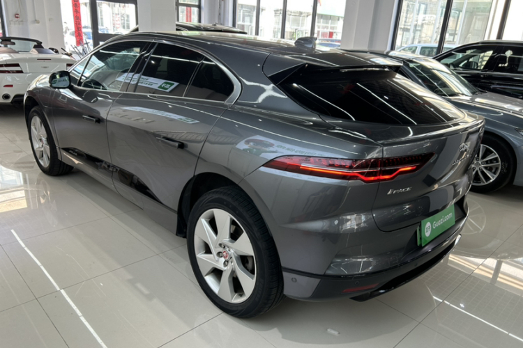 2019 car image #9