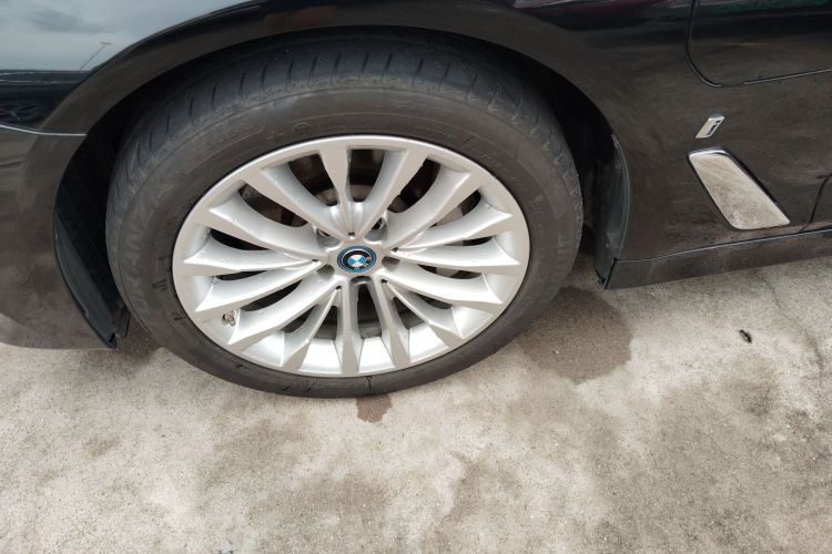 BMW 5 Series New Energy 2019 car image #9