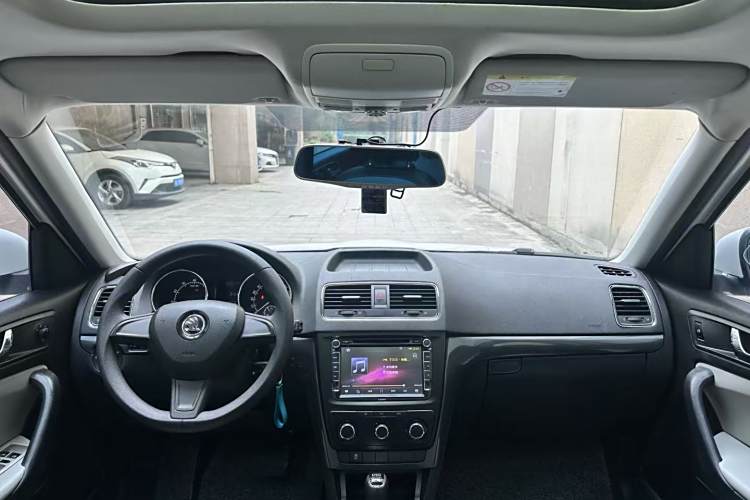 Skoda Yeti (Imported) 2015 car image #9