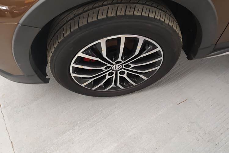 Volkswagen Cross Lavida 2017 صورة سيارة #9