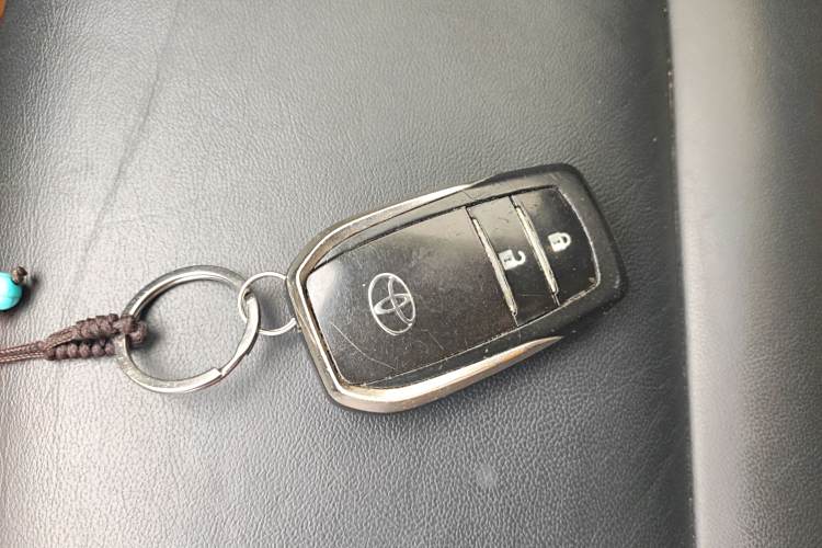 Toyota RAV4 (Imported) 2014 immagine di auto #9