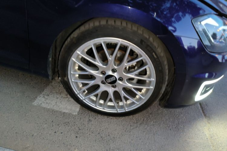 Volkswagen Golf Pure Electric 2020 car image #9