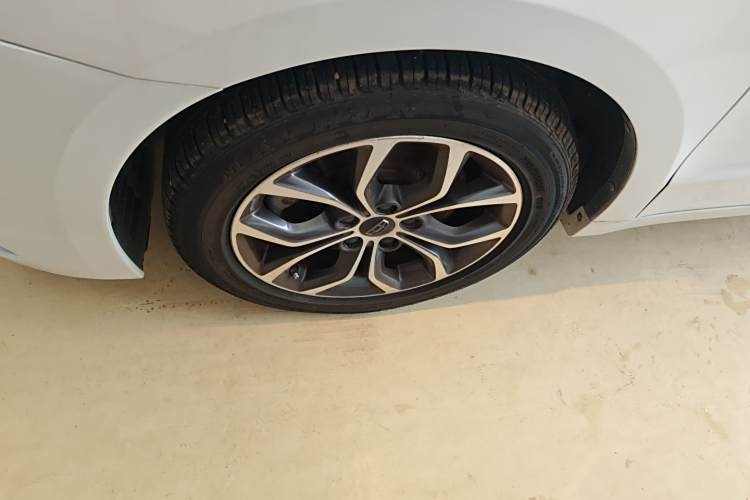 GEELY Ulion 2017 #9 GEELY Ulion 2017 immagine di auto #9