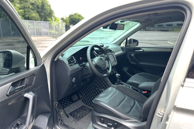 Volkswagen Tiguan L 2021 car image #9