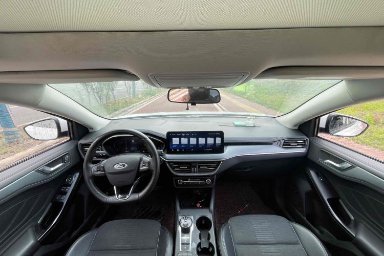 Ford Focus Active 2021 car image #9