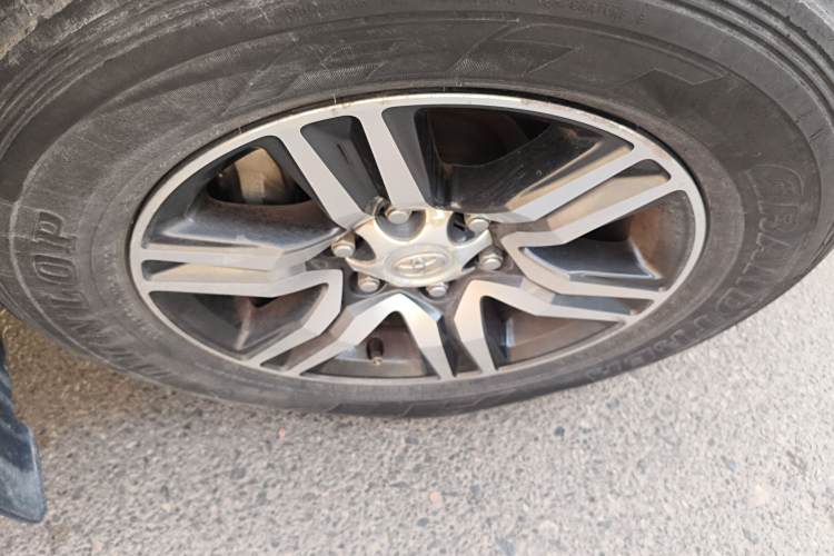 Toyota Fortuner 2017 immagine di auto #9