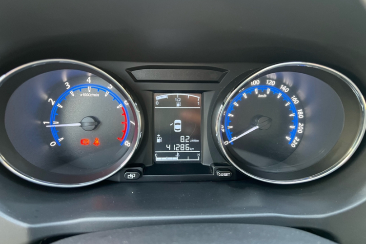 Forthing S500 2015 car image #9