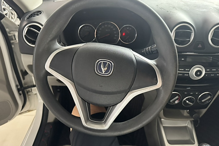 长安 悦翔V3 2017 汽车图片 #9