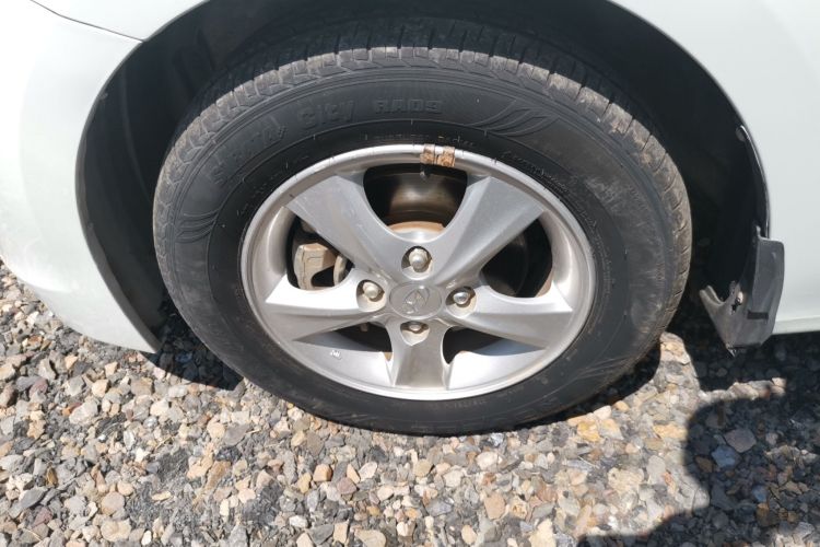 Hyundai Reina Hatchback 2015 car image #9