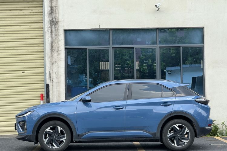 哪吒汽车 哪吒X 2023 汽车图片 #9