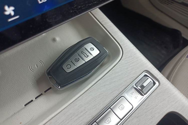 GEELY PrefaceL 2023 car image #9