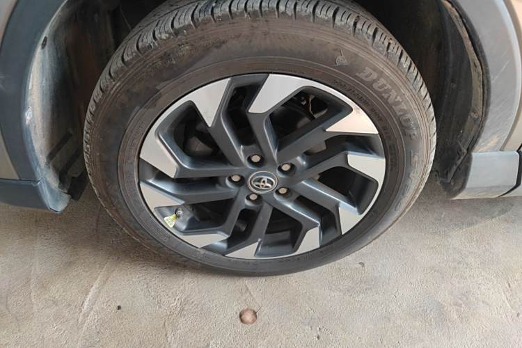 Toyota RAV4 (Imported) 2017 #9 Toyota RAV4 (Imported) 2017 immagine di auto #9