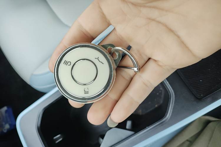 哪吒汽车 哪吒AYA 2023 汽车图片 #9