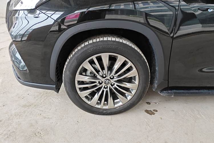 Toyota Highlander (Imported) 2024 car image #9