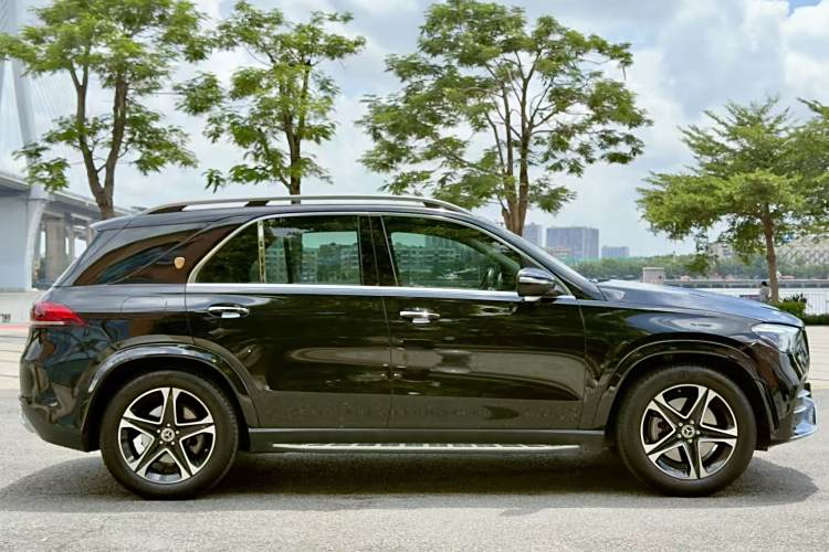 Mercedes-Benz GLE Class New Energy 2022 car image #9