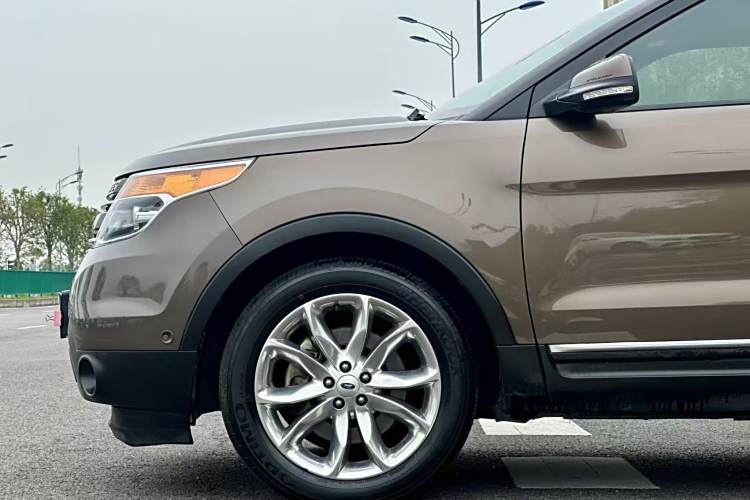 Ford Explorer (Imported) 2015 #9 Ford Explorer (Imported) 2015 car image #9