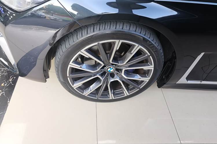 BMW M760Le 2022 #9 BMW M760Le 2022 car image #9