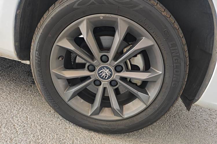 BYD Qin New Energy 2021 car image #9