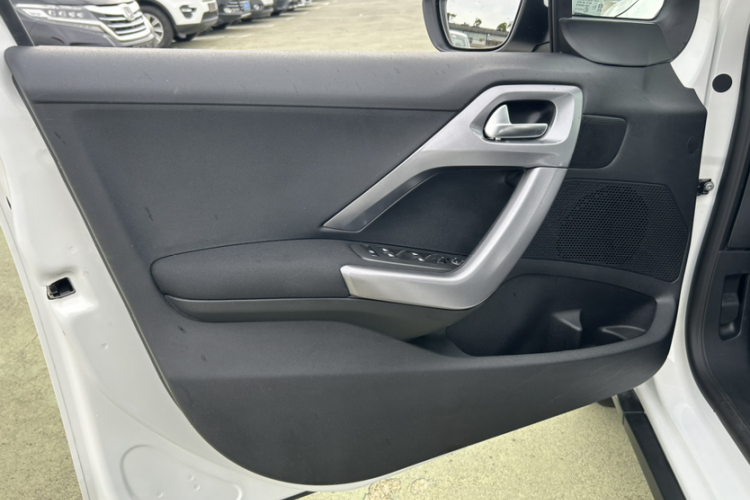 Peugeot 2008 2016 صورة سيارة #9
