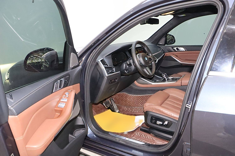 BMW X7 M60i 2020 immagine di auto #9