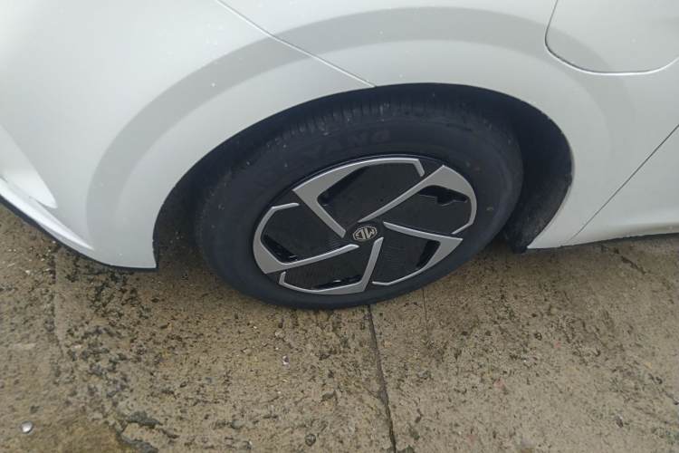 MG 4 EV 2025 car image #9