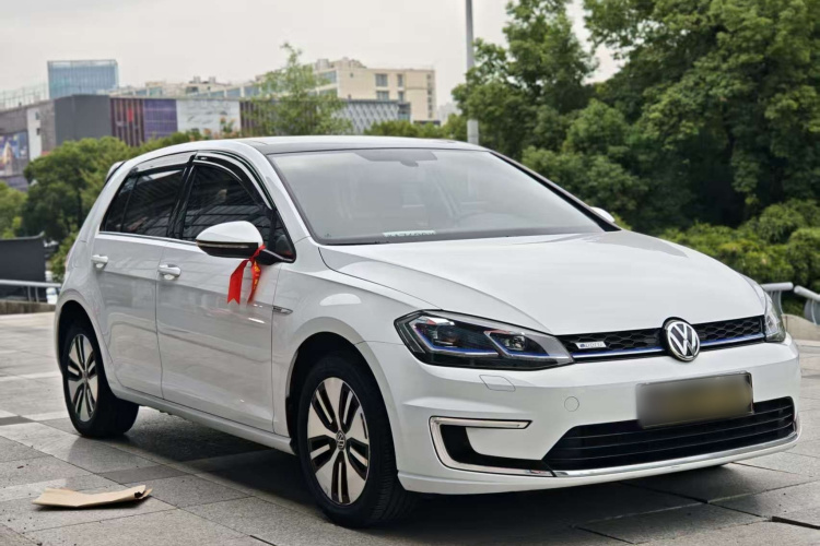 Volkswagen Golf Pure Electric 2021 car image #9