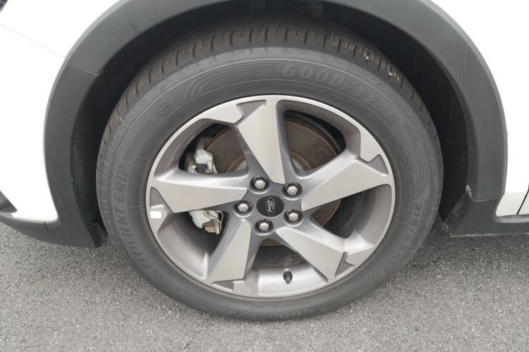 Ford Focus Active 2021 صورة سيارة #9