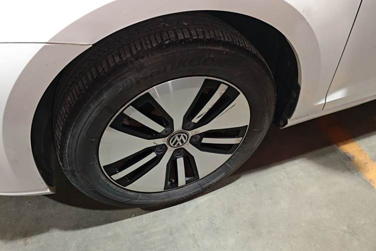 Volkswagen Golf Pure Electric 2020 car image #9