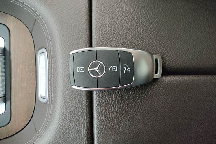 Mercedes-Benz GLE Class New Energy 2021 car image #9