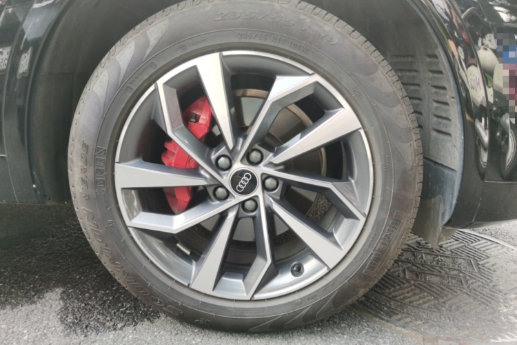 Audi Q5L 2023 car image #9