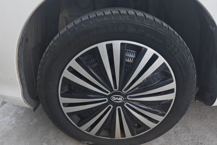 BYD e1 2019 car image #9