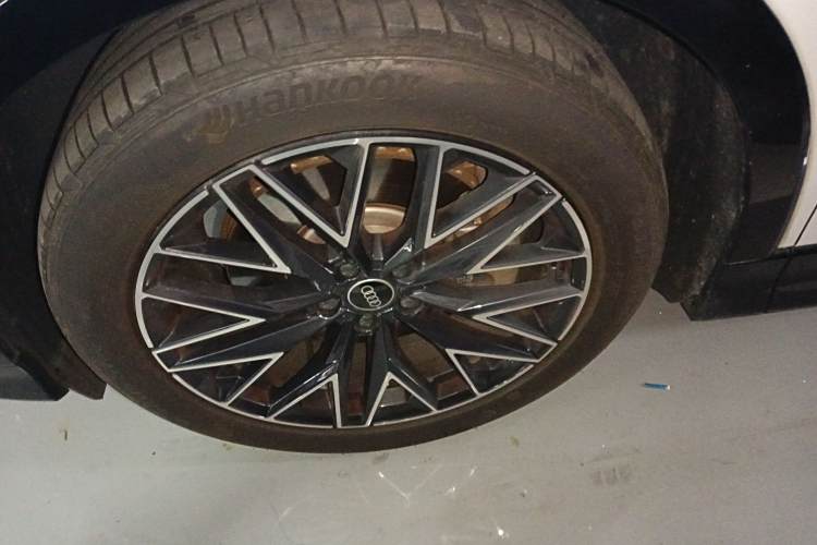 Audi Q5 e-tron 2023 #9 Audi Q5 e-tron 2023 immagine di auto #9