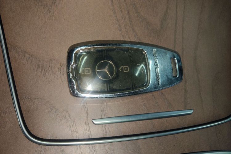 Mercedes-Benz E Class New Energy 2023 car image #9