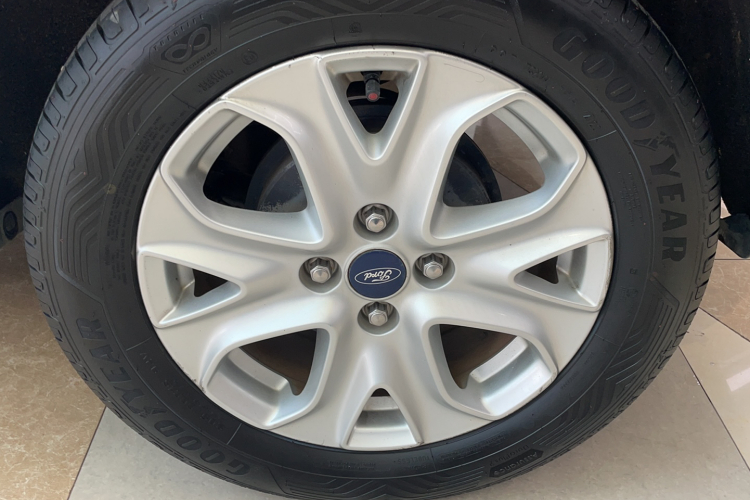 Ford EcoSport 2014 изображение автомобиля #9