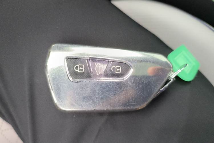 Volkswagen ID.6 X 2021 car image #9