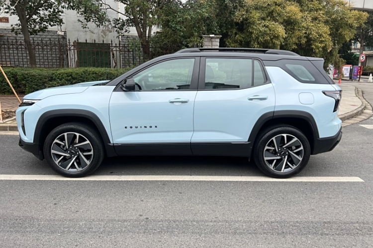Chevrolet Equinox Plus 2024 car image #9